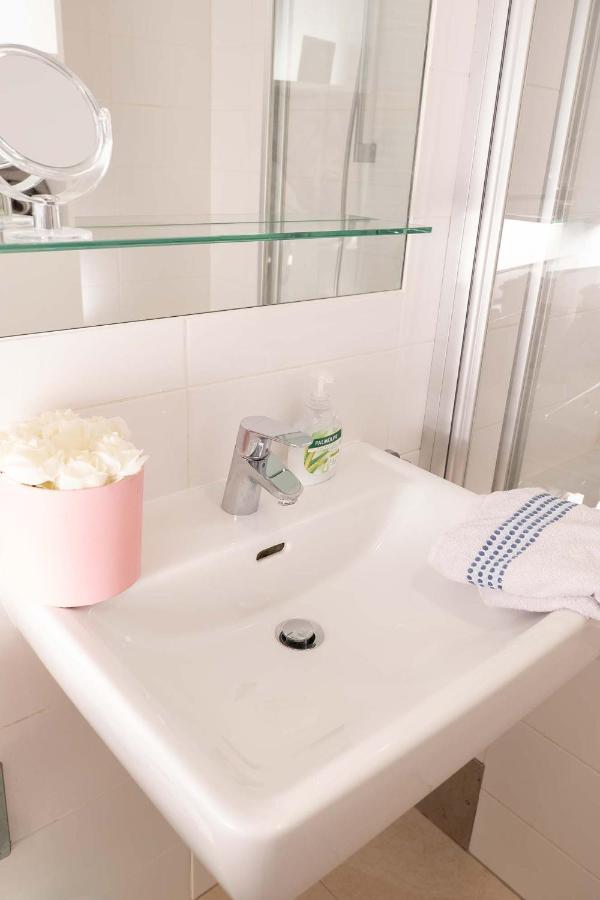 2 Rooms & Balcony - Top Location! Vienna Esterno foto