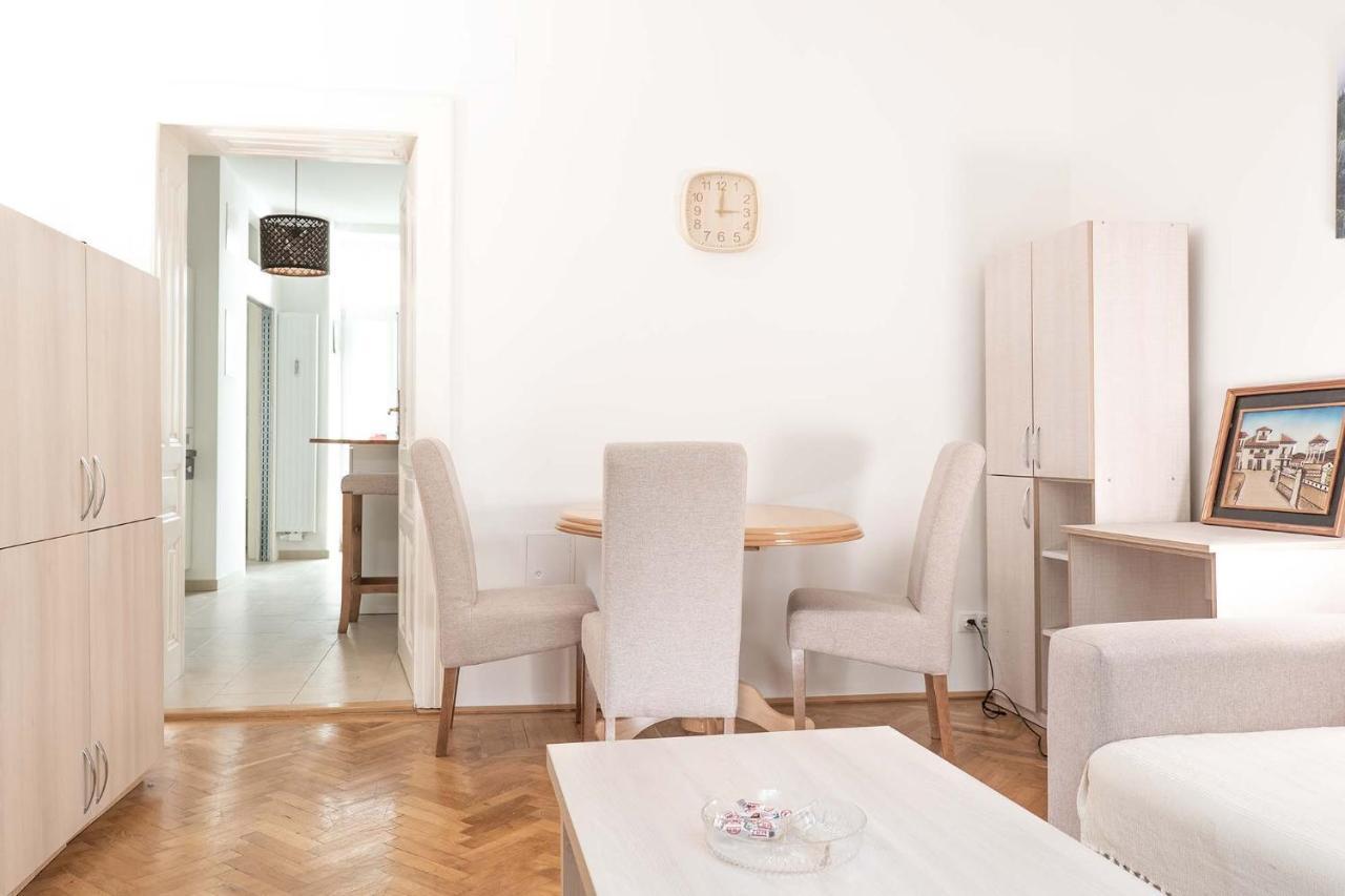 2 Rooms & Balcony - Top Location! Vienna Esterno foto